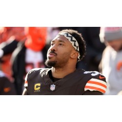 Myles Garrett pääsi vihdoin pukemaan Los Angeles Ramsin pelipaitaa numerolla 95